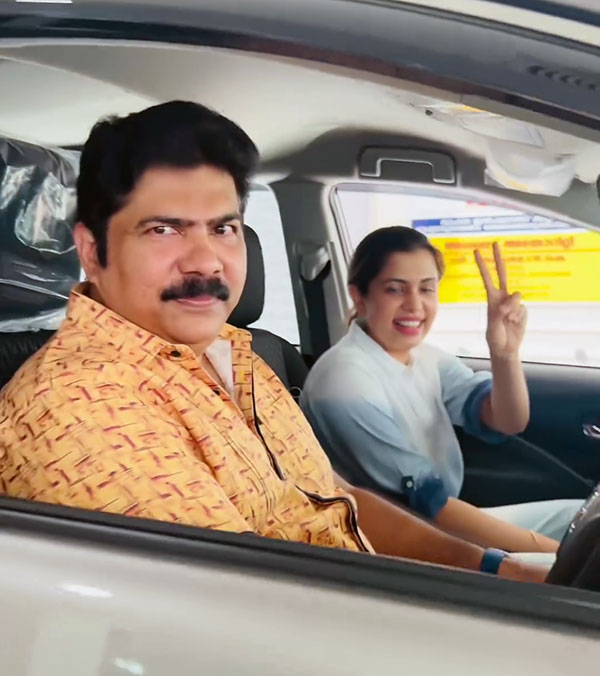 influencer diya krishna toyota innova crysta influencer diya krishna toyota innova crysta