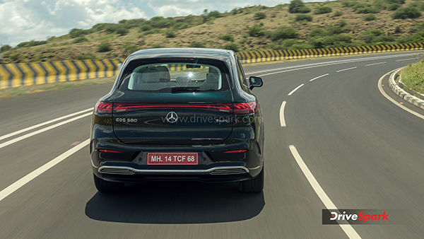 mercedes eqs tracking shot