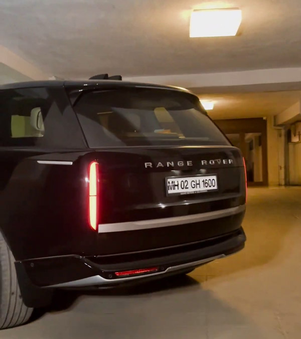 Sidharth Malhotra and Kiara Advani Buys New Range Rover Sidharth Malhotra and Kiara Advani Buys New Range Rover