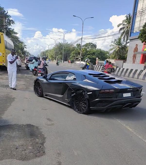 lamborghini tyre comes off