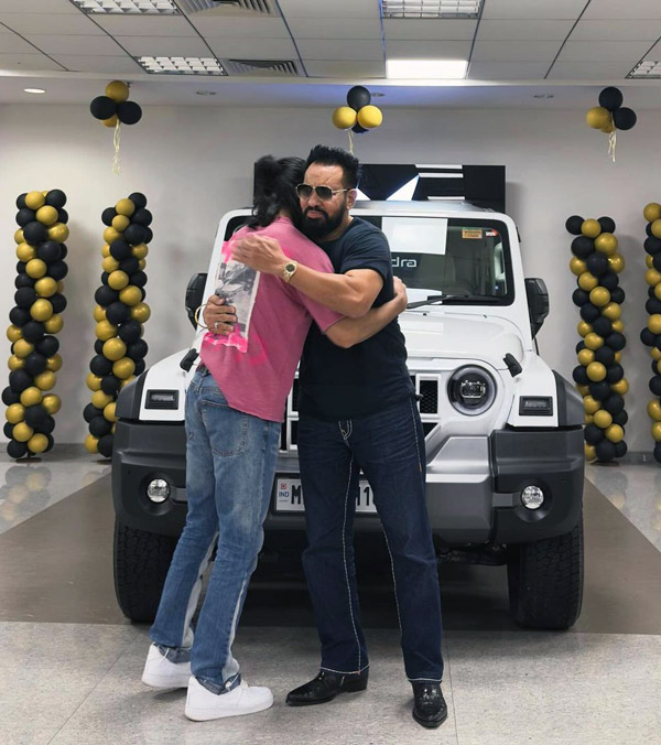 shera gifts son mahindra thar roxx shera gifts son mahindra thar roxx