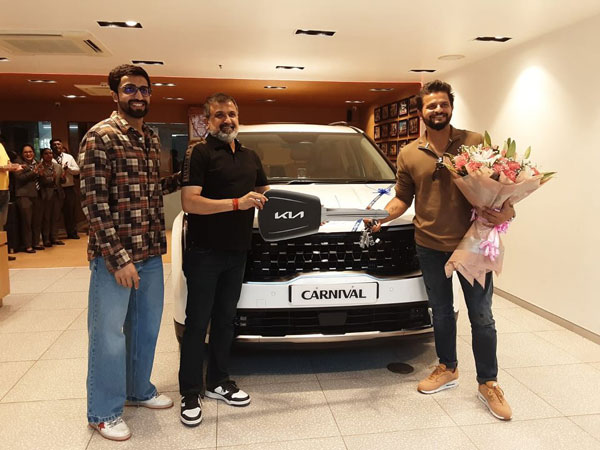Cricketer Suresh Raina Buys New Kia Carnival Premium MPV Cricketer Suresh Raina Buys New Kia Carnival Premium MPV