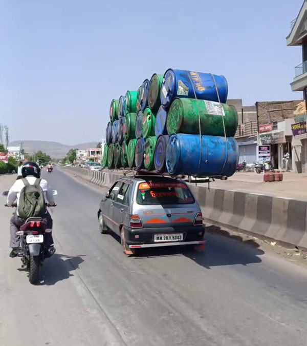 Maruti 800 Car Carrying 24 Drums In Roof Video Goes Viral Maruti 800 Car Carrying 24 Drums In Roof Video Goes Viral