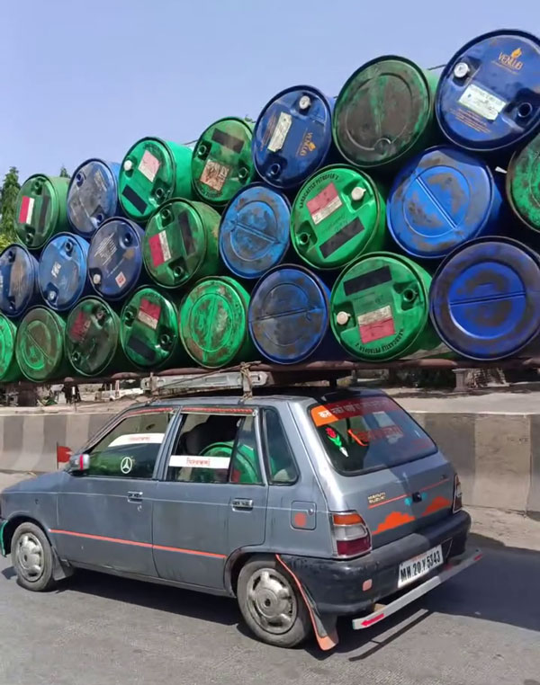 Maruti 800 Car Carrying 24 Drums In Roof Video Goes Viral Maruti 800 Car Carrying 24 Drums In Roof Video Goes Viral