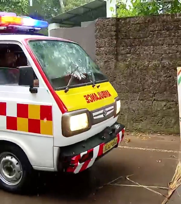 kerala street fight ambulance kerala street fight ambulance