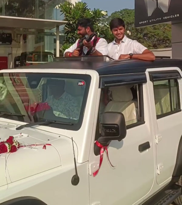 Man Fired Gun While Taking Delivery Of His New Mahindra Thar Roxx Man Fired Gun While Taking Delivery Of His New Mahindra Thar Roxx