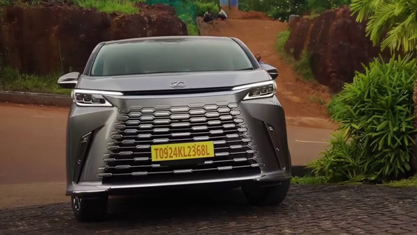 Malabar Group of Companies Chairman MP Ahammad Buys New Lexus LM 350h Malabar Group of Companies Chairman MP Ahammad Buys New Lexus LM 350h