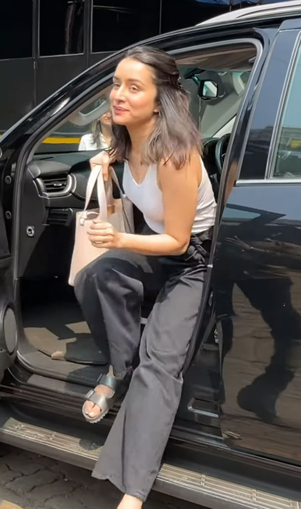 shraddha kapoor spotted in her toyota fortuner shraddha kapoor spotted in her toyota fortuner