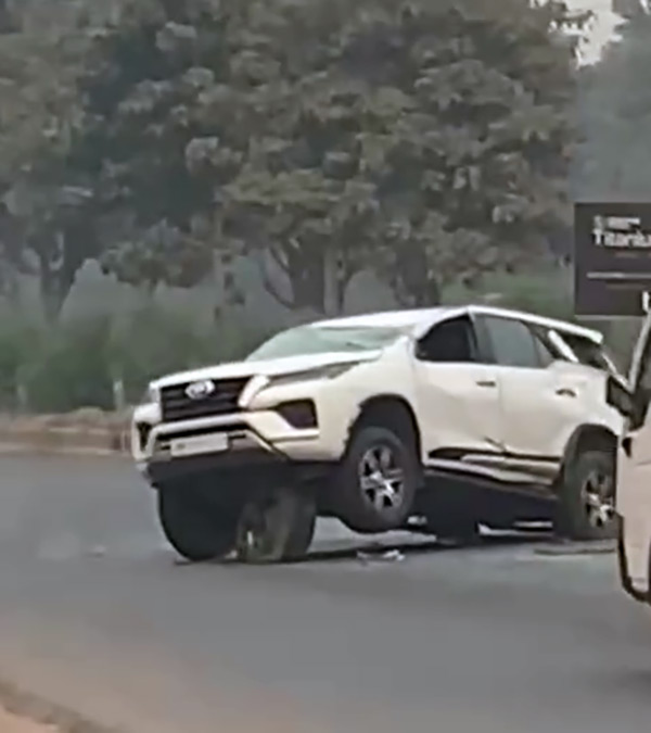 tata tiago crashes toyota fortuner tata tiago crashes toyota fortuner