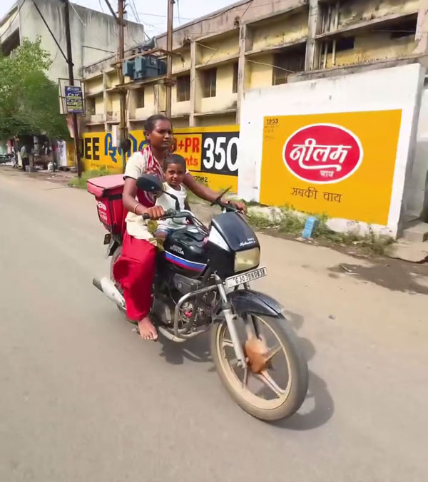 zomato delivery agent rides bike with her child