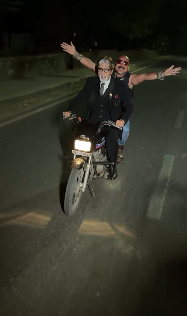 amitabh bachchan rides hero splendor motorcycle