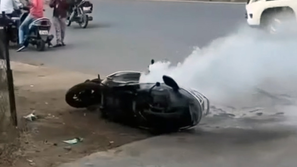 bajaj chetak caught fire official statement