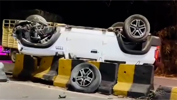 thar roxx overturns crashed thar roxx overturns crashed