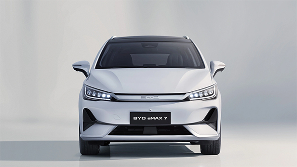 mahindra xev 9e vs byd emax mahindra xev 9e vs byd emax