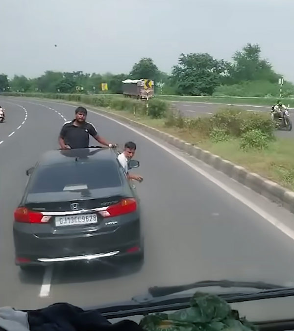 truck driver attacked by honda city