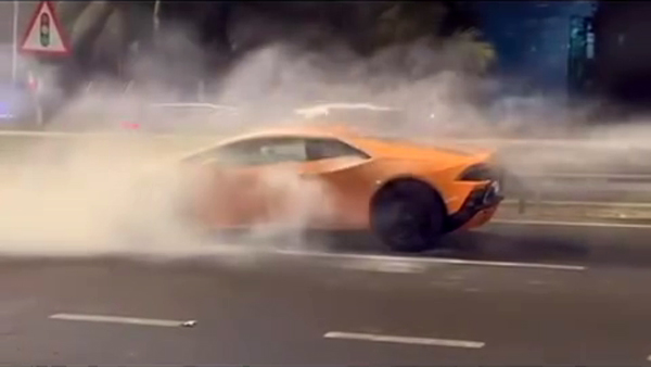 Lamborghini huracn caught fire