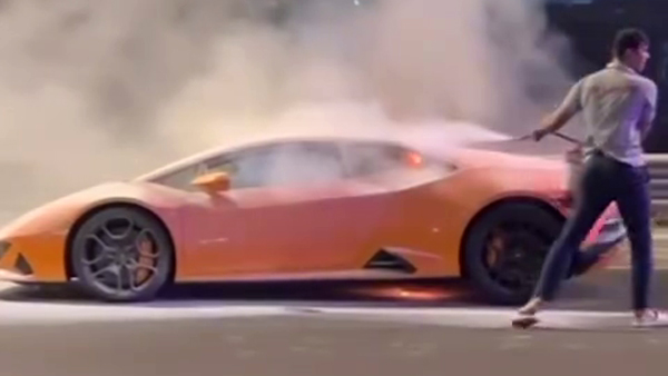 Lamborghini huracn caught fire