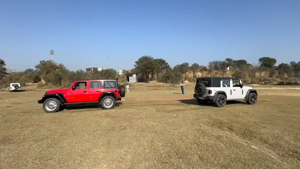 thar roxx vs jeep wrangler tug of war