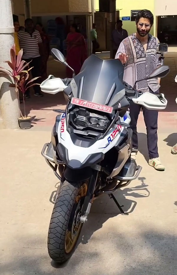 nagachaithanya bike ride without helmet