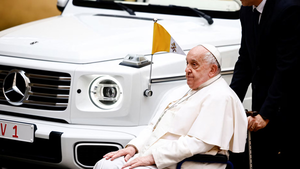 Pope Francis Receives Customised Mercedes G-Wagon SUV As Popemobile Pope Francis Receives Customised Mercedes G-Wagon SUV As Popemobile