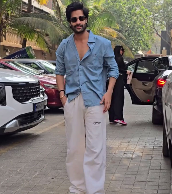 aaman devgan spotted in mg hector aaman devgan spotted in mg hector