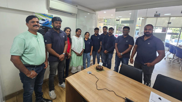 ceo impressed volkswagen service gifts cake