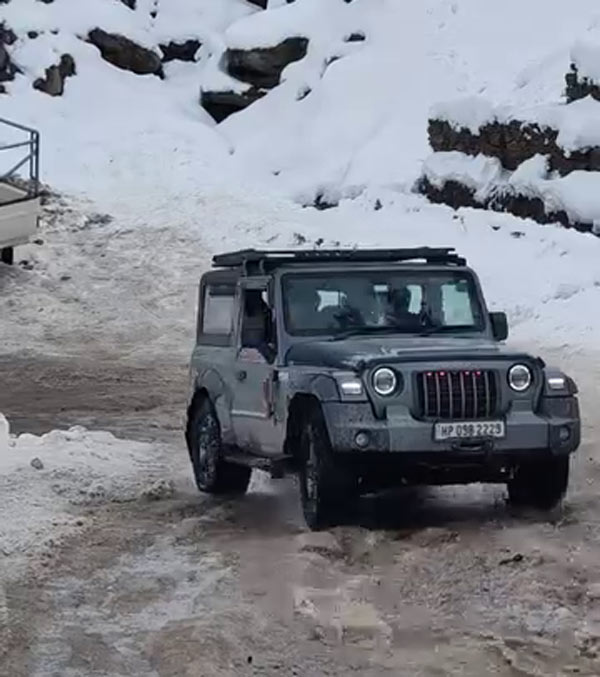 maruti alto beats thar gypsy icy hill climb