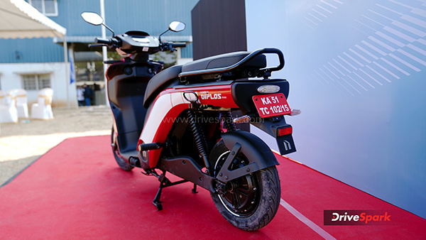 numeros diplos max rear view