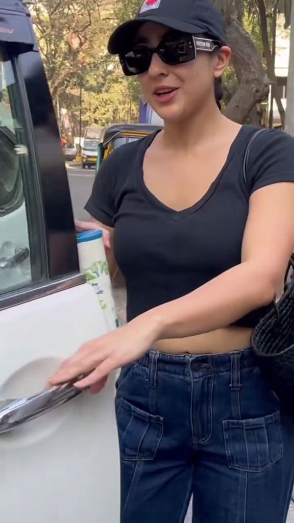 sara ali khan spotted in honda cr-v