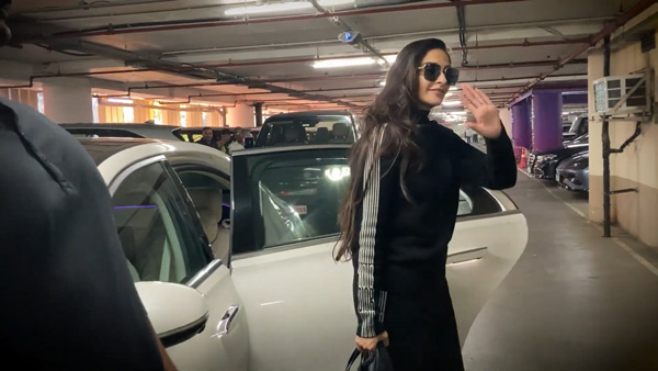 Actress Sonam Kapoor Spotted In New Mercedes Benz S-Class Worth 2 16 Crore