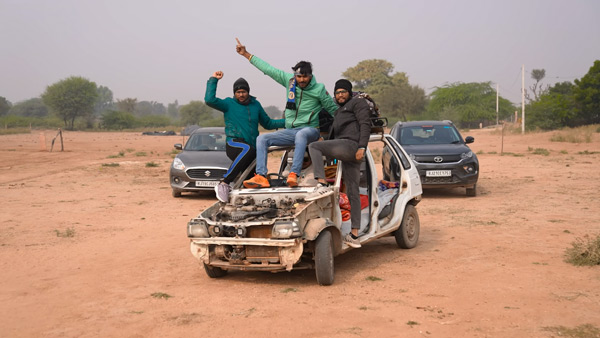 stripped maruti 800 road trip