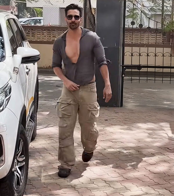 Sanam Teri Kasam Hero Harshvardhan Rane Spotted In Toyota Fortuner Taxi Sanam Teri Kasam Hero Harshvardhan Rane Spotted In Toyota Fortuner Taxi