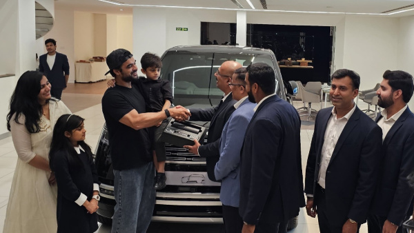 tovino Thomas new range rover autobiography tovino Thomas new range rover autobiography