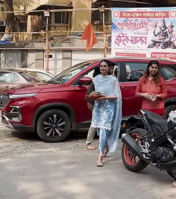 palak tiwari spotted in mg hector