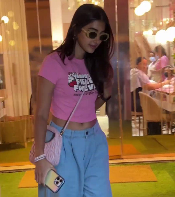 pooja hegde spotted in range rover