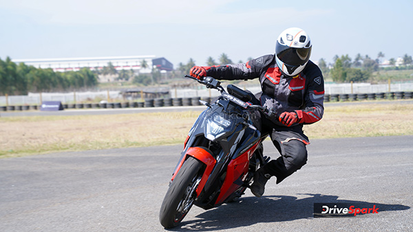 ultraviolette f77 superstreet review tracking shot