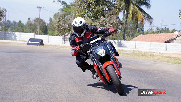 ultraviolette f77 superstreet review tracking shot