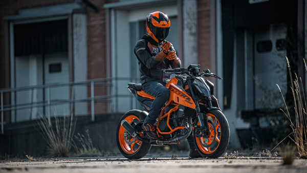 New 2025 KTM 390 Duke To Launch With Cruise Control And New Colour Option
