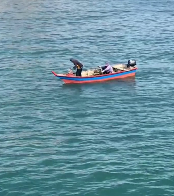 Fisherman Buys Mercedes Benz C-Class Luxury Sedan Viral Video Fisherman Buys Mercedes Benz C-Class Luxury Sedan Viral Video