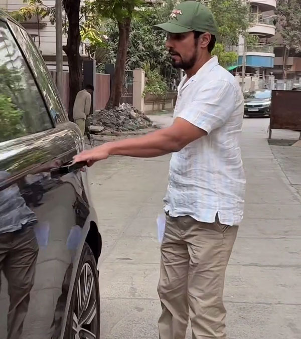 randeep hooda spotted with range rover