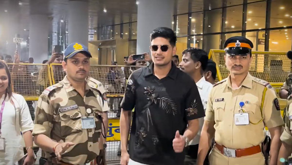 shubman gill spotted in mercedes g350d2