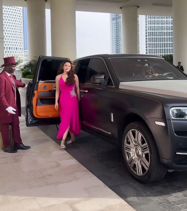 Actress Urvashi Rautela Spotted In Rolls Royce Cullinan SUV Actress Urvashi Rautela Spotted In Rolls Royce Cullinan SUV
