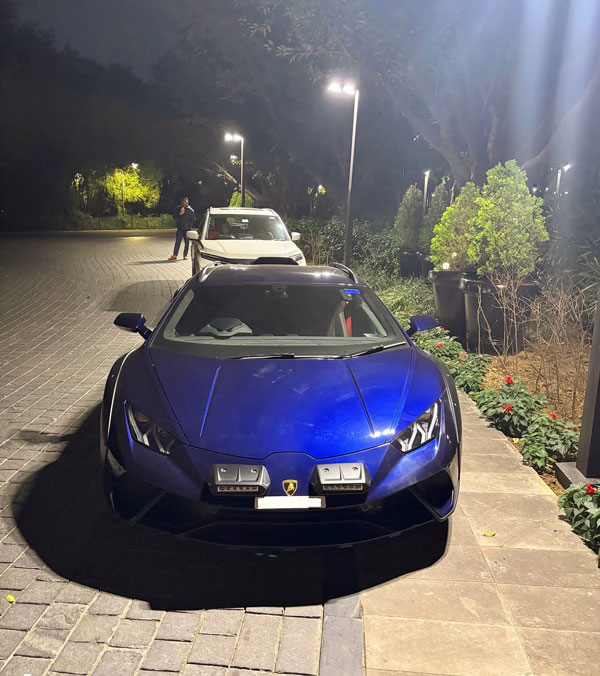 zomato ceo deepinder goyal lamborghini huracan sterrato