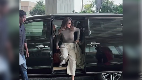 Shilpa Shetty spotted in kia carnival