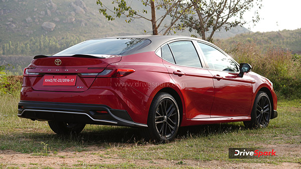 2025 toyota camry rear profile