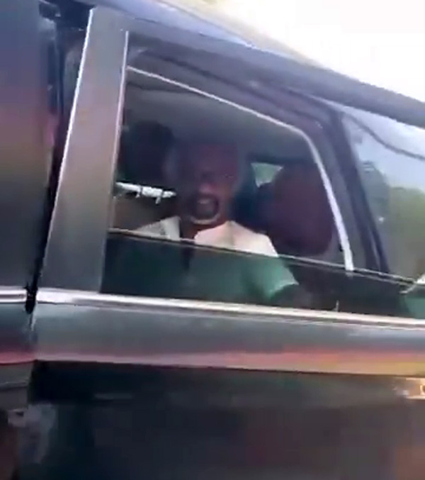 Rajinikanth spotted in mg hector for temple visit