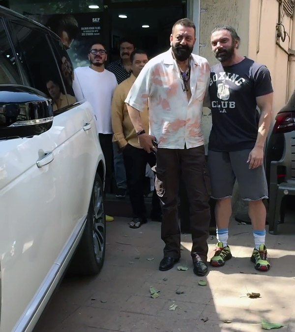 sanjay dutt spotted in range rover