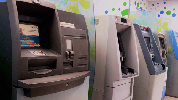 ATM Machine Installed In Mumbai Manmad Train ATM Machine Installed In Mumbai Manmad Train