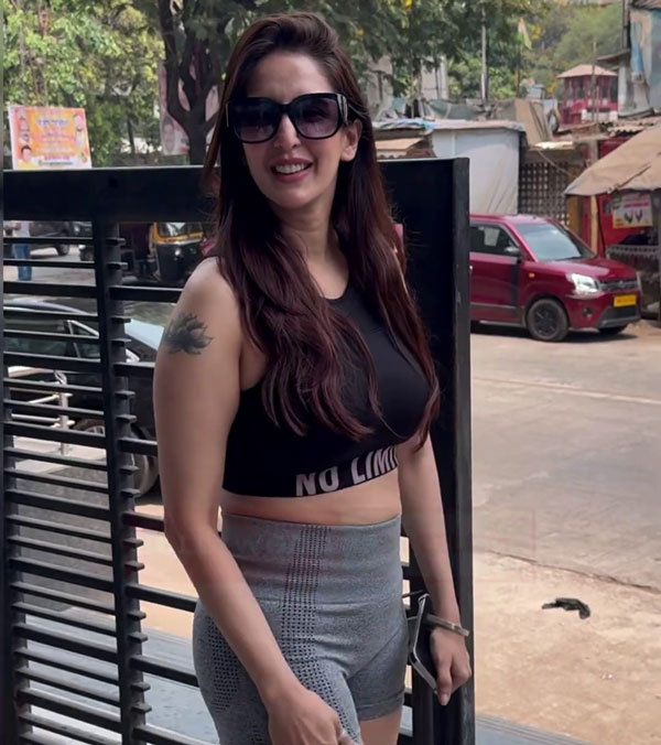 chahatt khanna spotted in audi a6