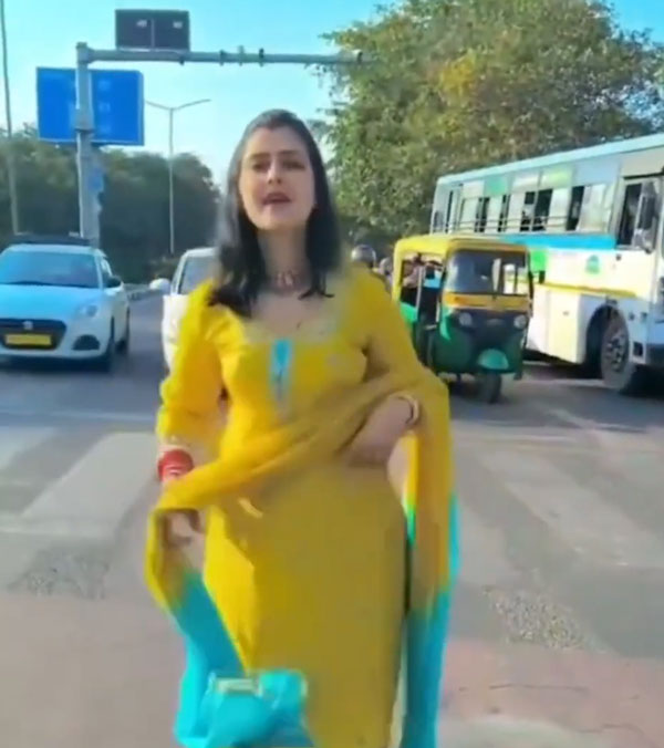 cop suspended after wifes road dancing cop suspended after wifes road dancing